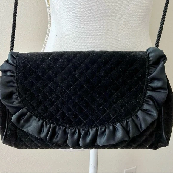 Elegant Black Quilted Women's Bag - Picture 1 of 15